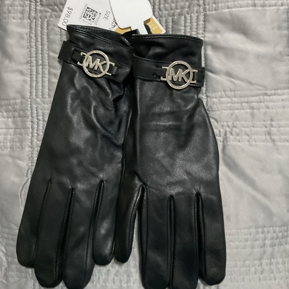 Michael Kors Black Leather Gloves Silver Logo. NWT Size Medium - Picture 1 of 4